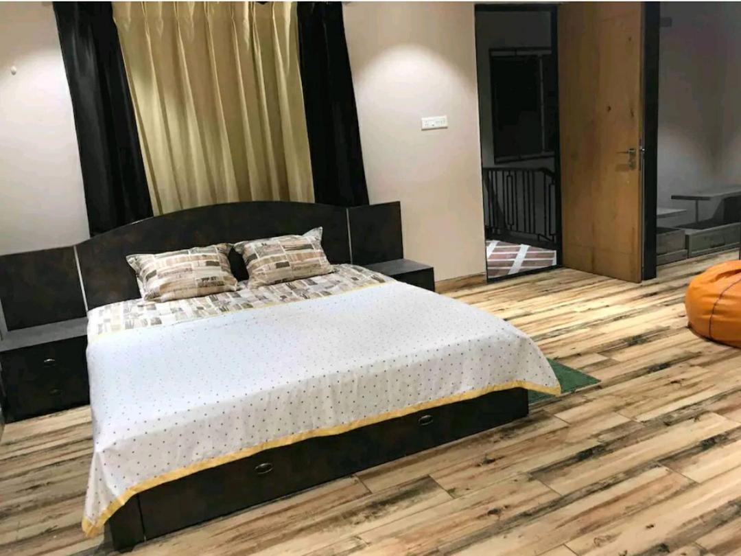 Entire Craftsman House With 2 Bedrooms Kitchen And More Raipur  Luaran gambar